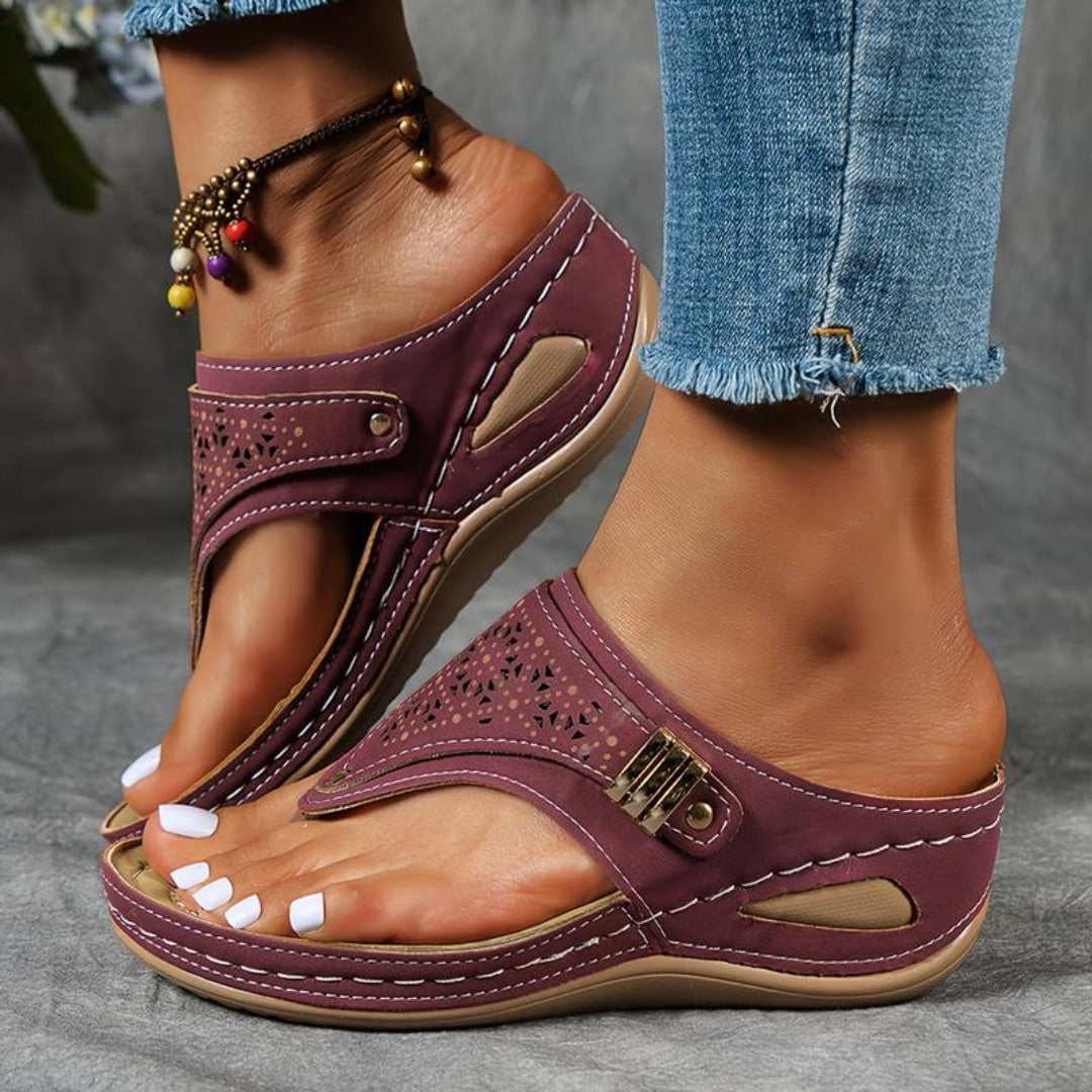 😍👡【Rozmiary 35–43】Nowe, damskie, letnie, wygodne, antypoślizgowe kapcie z 2026 roku. Elegancko dopasowują się do stóp i są wygodne w noszeniu.