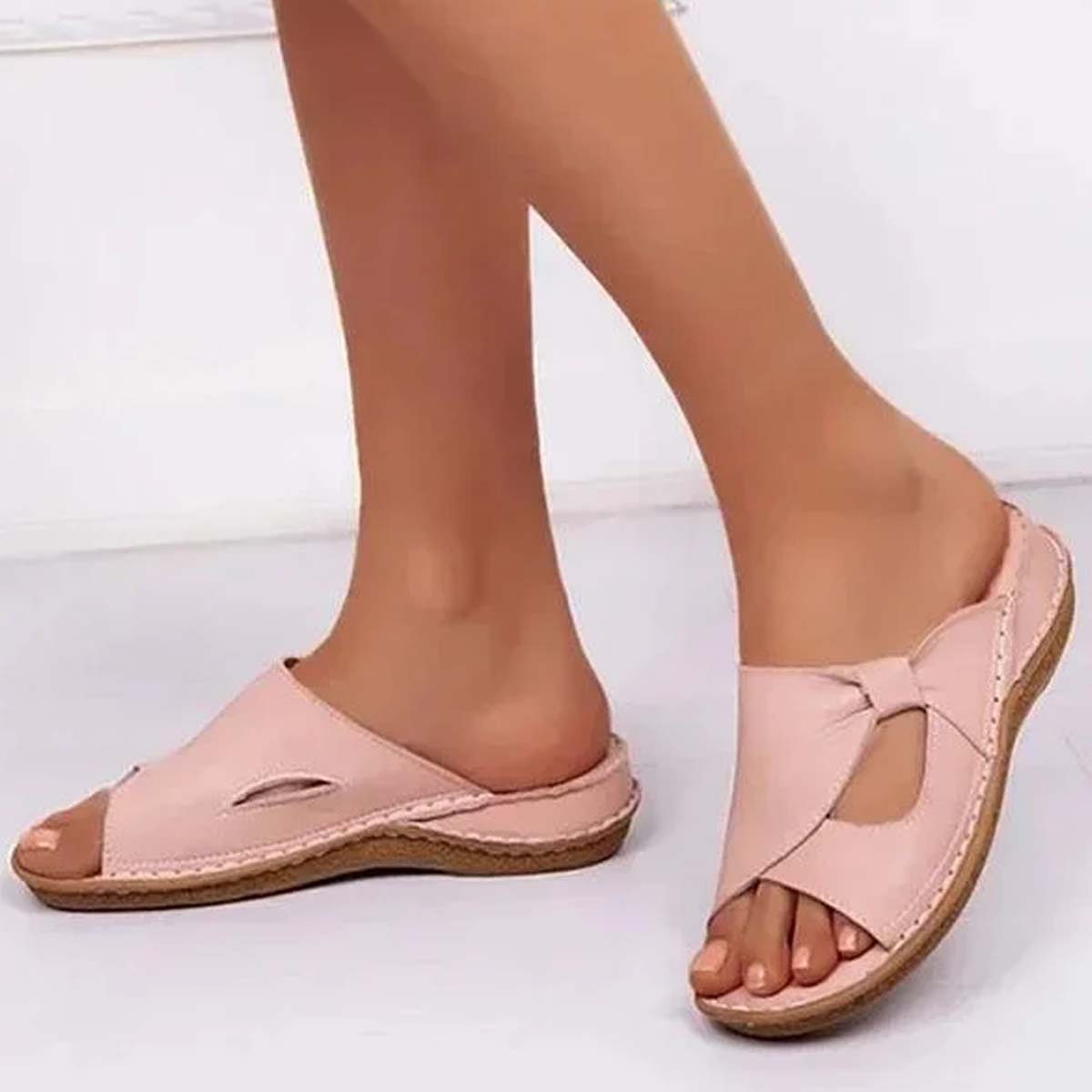Nowe stylowe i wygodne kapcie damskie.Materiał skórzany, wygodny w noszeniu.Na każdą porę roku【35-43】